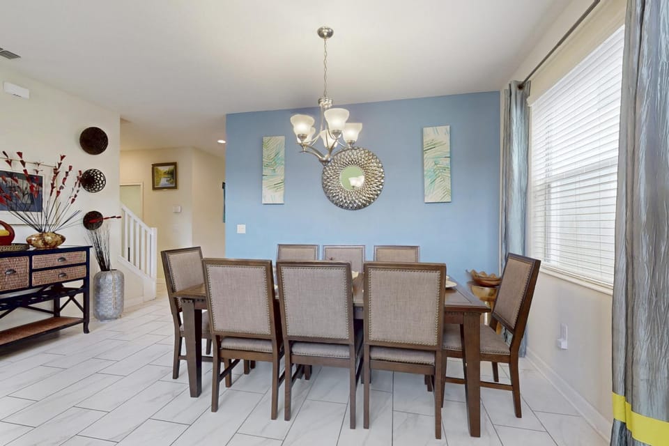Seating area, Dining area