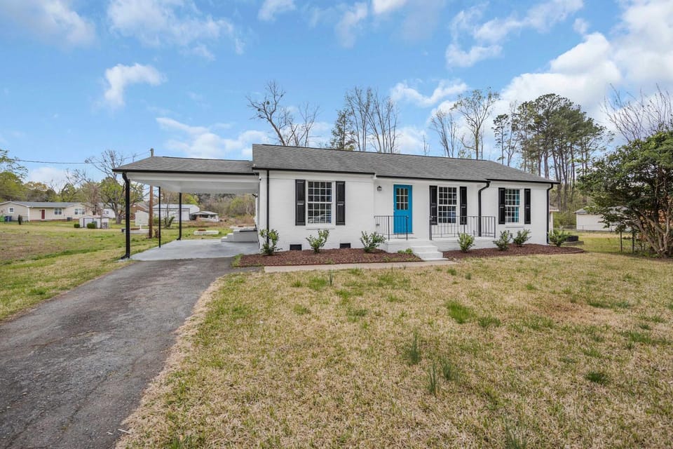 8 Minutes to Downtown - New Home - Washer and Dryer House in Raleigh