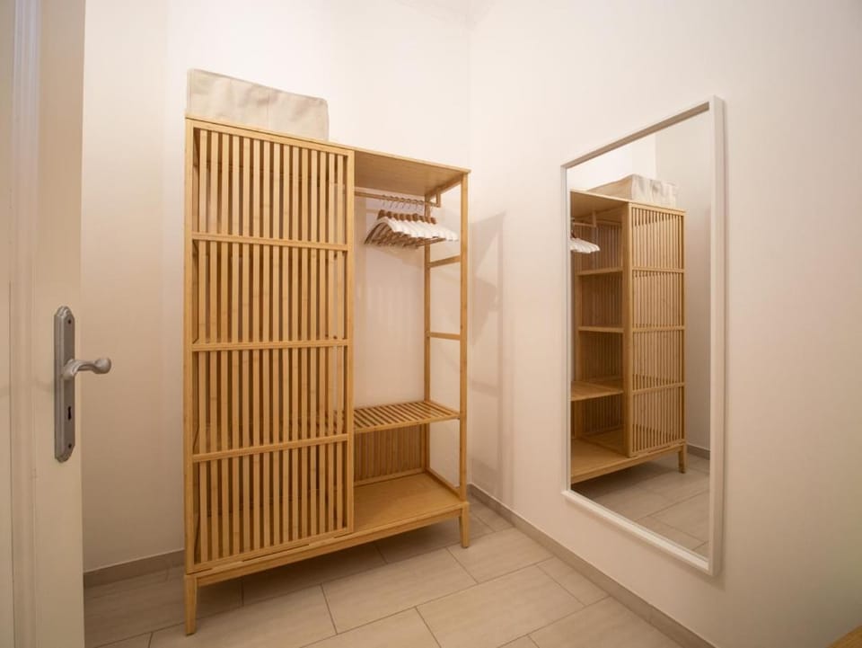locker, wardrobe