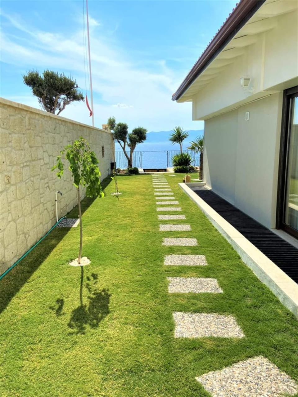 Located 3 km from the center of Çeşme House in Cesme
