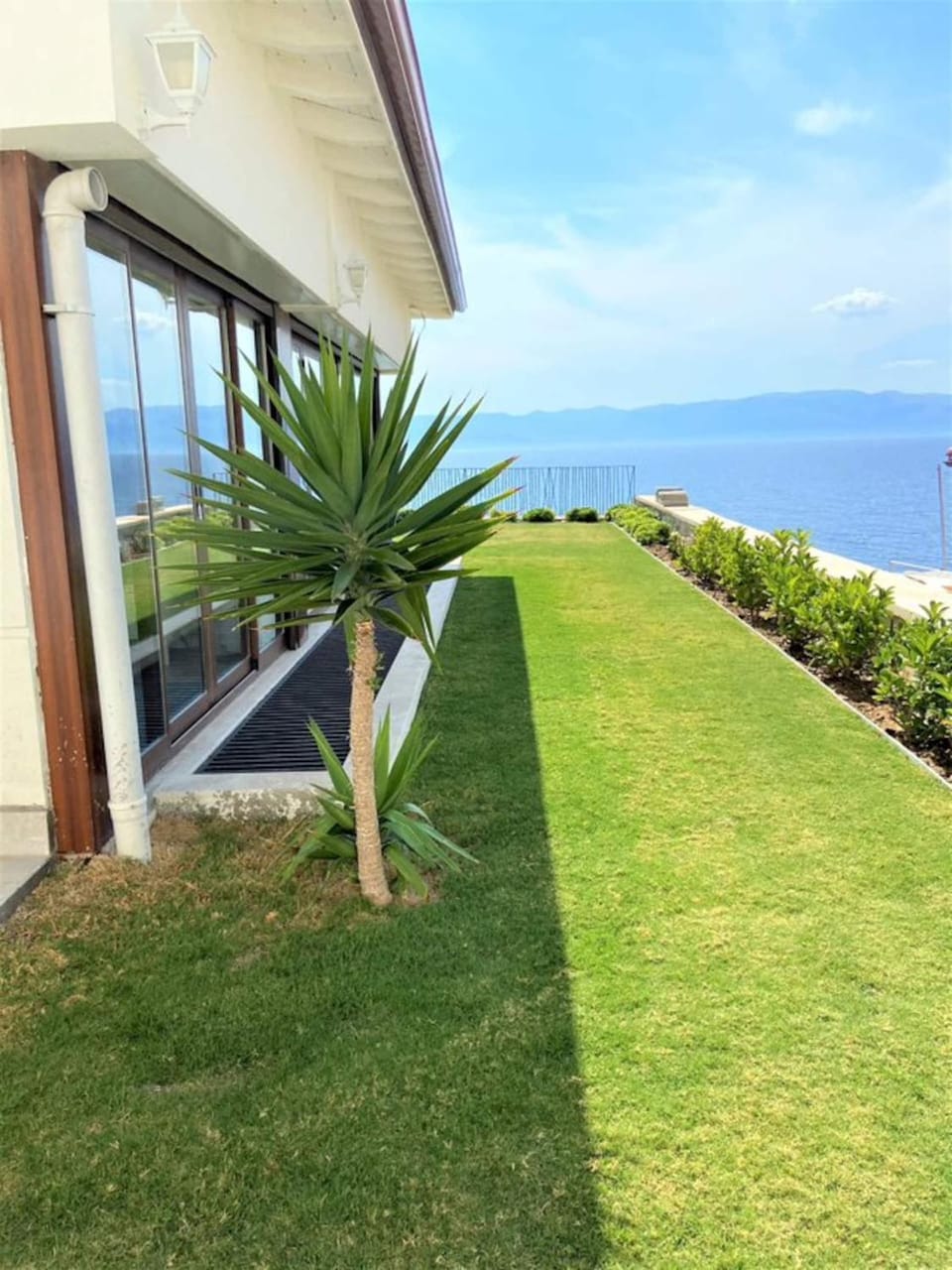 Located 3 km from the center of Çeşme House in Cesme