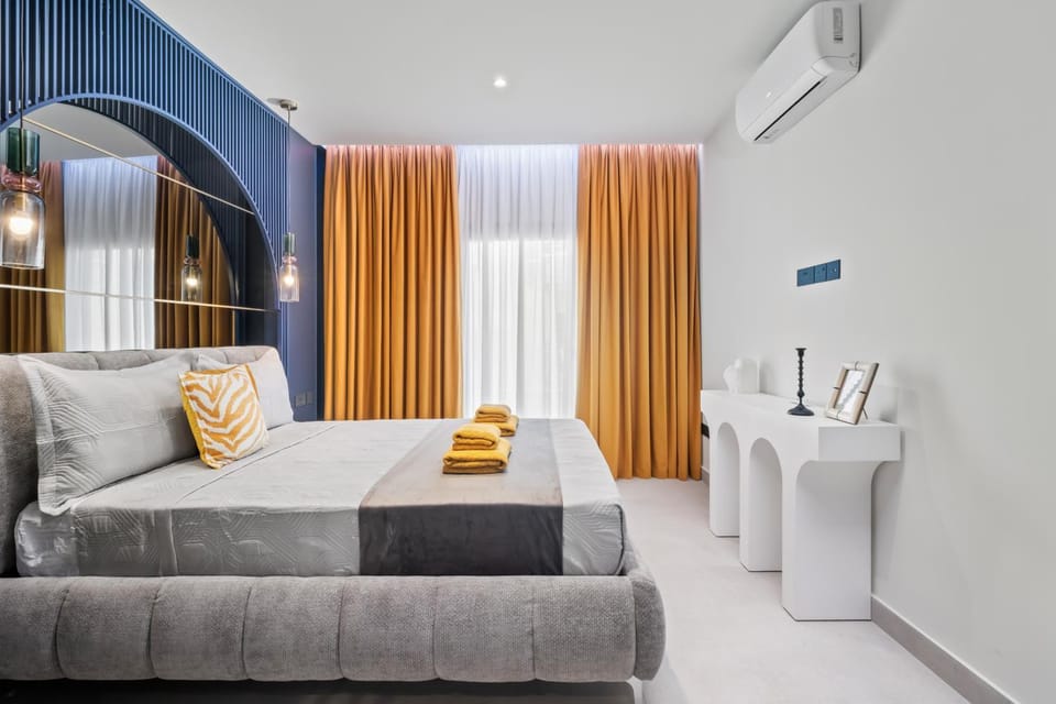 Bed, Photo of the whole room, Bedroom, air conditioner