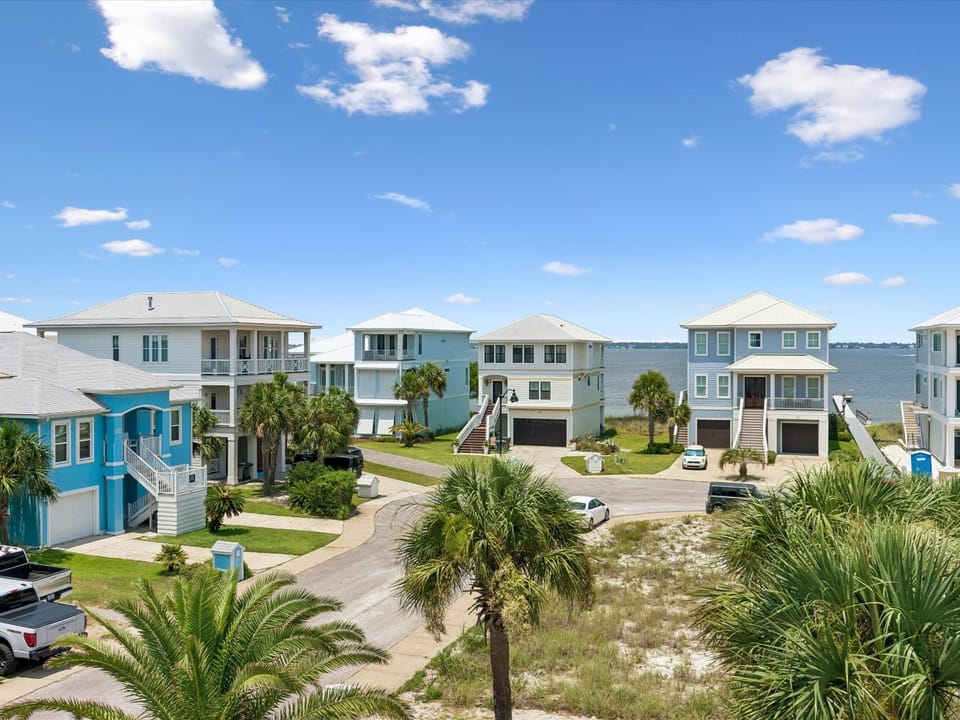 Property building, Neighbourhood, Natural landscape, Sea view, Parking