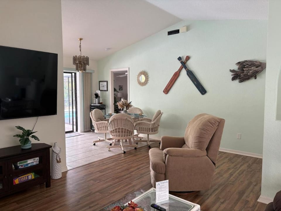 TV and multimedia, Seating area