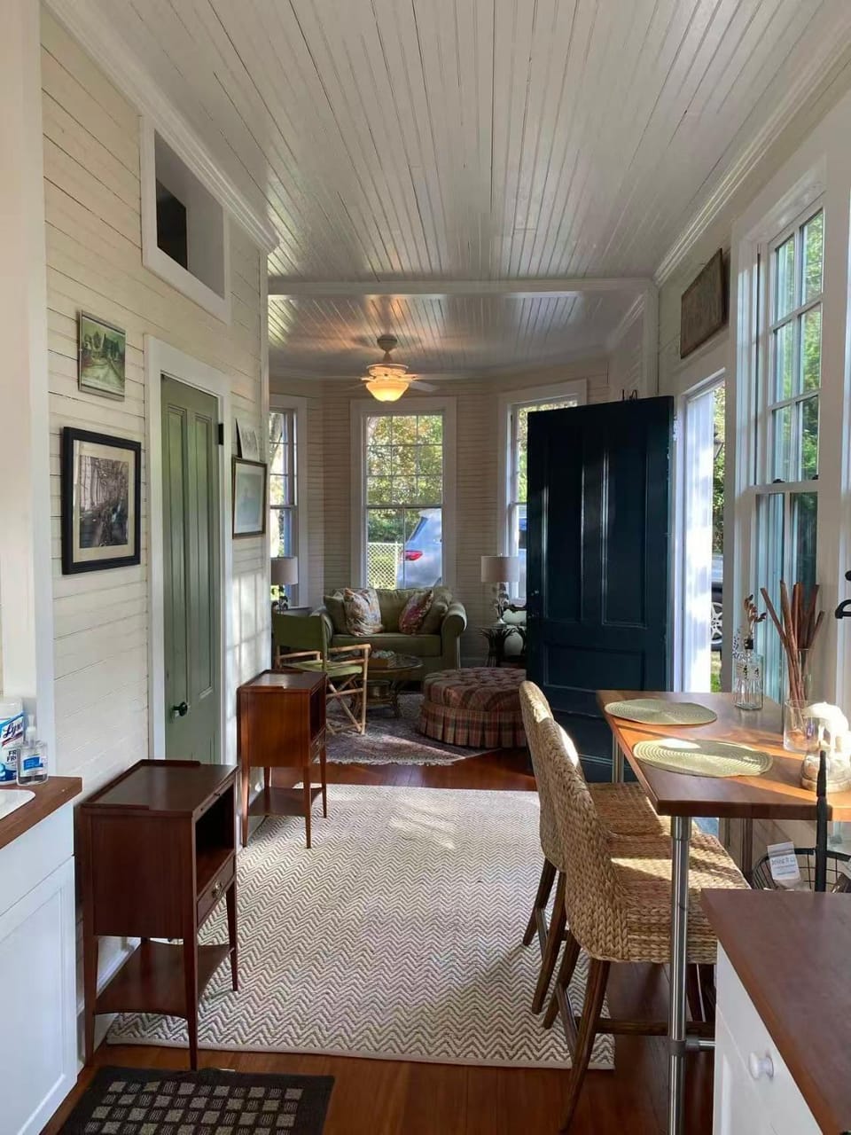 Spacious Carriage House in Montclair -accessible to MetLife Stadium, Newark Airport &NYC -新泽西州蒙特克莱尔小镇 -宽敞的独立房 -近世界杯赛场, 纽约曼哈顿, 纽瓦克机场 Bed and Breakfast in Bloomfield