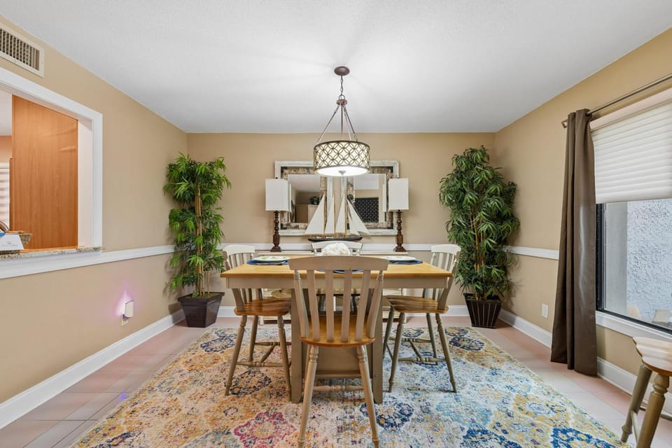 Seating area, Dining area