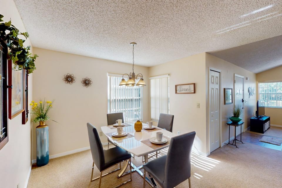 Seating area, Dining area