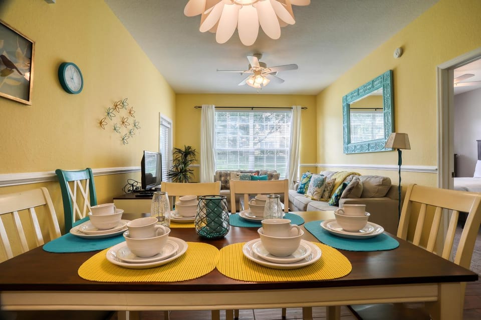 Seating area, Dining area
