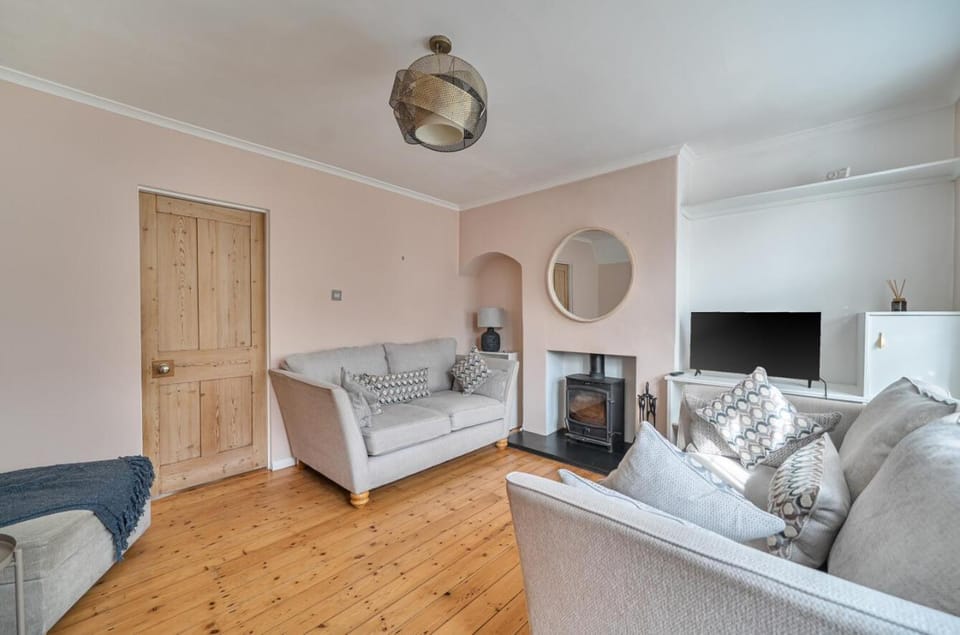 Communal lounge/ TV room, Bed, Living room, Other, Photo of the whole room, Seating area, Evening entertainment, Bedroom