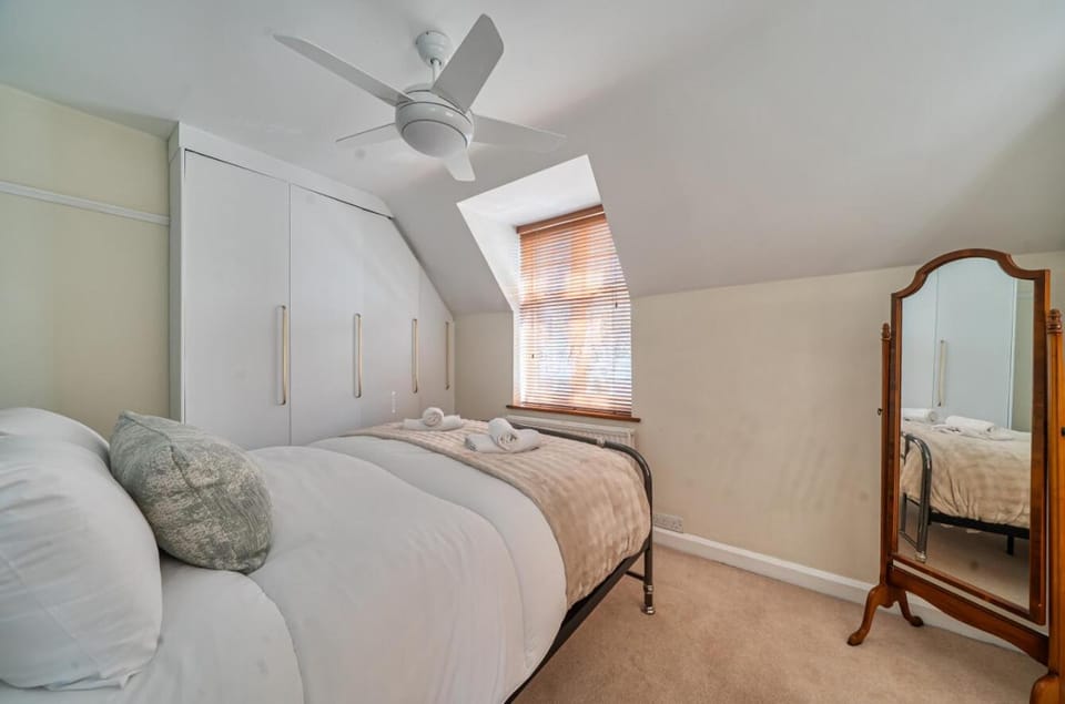 Bed, Other, Photo of the whole room, Bedroom