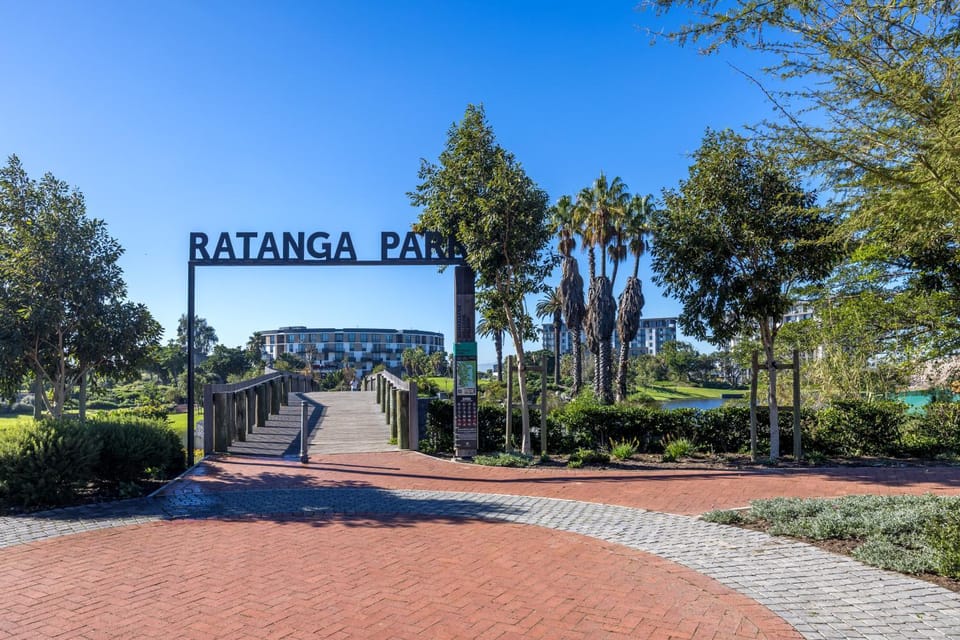 Nearby landmark, Neighbourhood