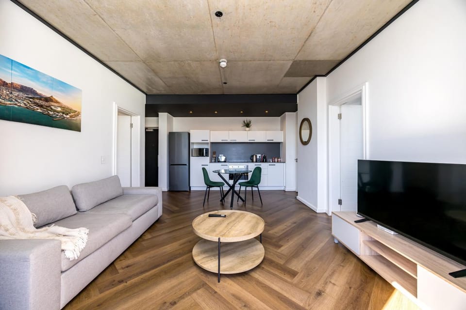 Communal lounge/ TV room, TV and multimedia, Living room, Seating area, Dining area