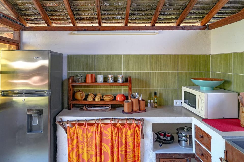 Charming 1BR Garden Bungalow House in Moorea-Maiao