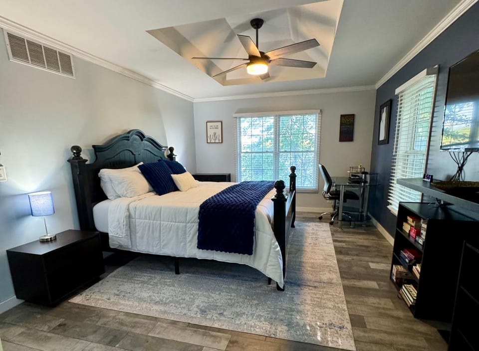 TV and multimedia, Photo of the whole room, Bedroom