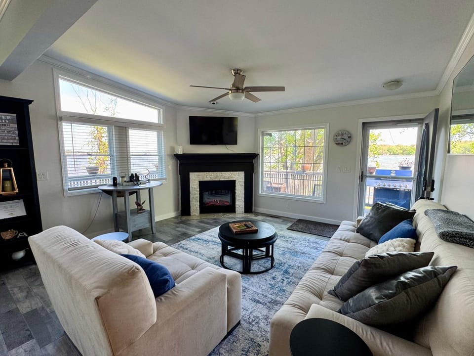 TV and multimedia, Living room, fireplace