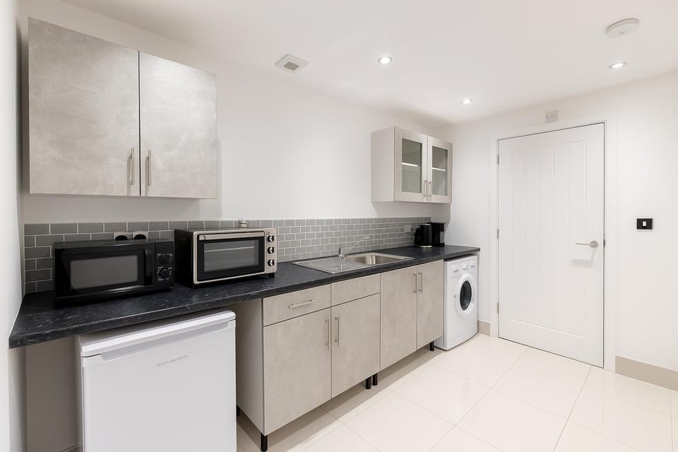 Special Rate for Long Stays 1 Bed Heathrow Apartment in London Borough of Hounslow