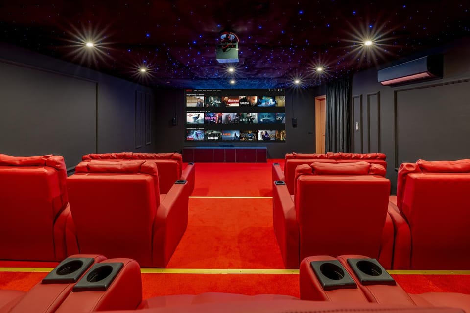 Communal lounge/ TV room, TV and multimedia, Seating area, Evening entertainment