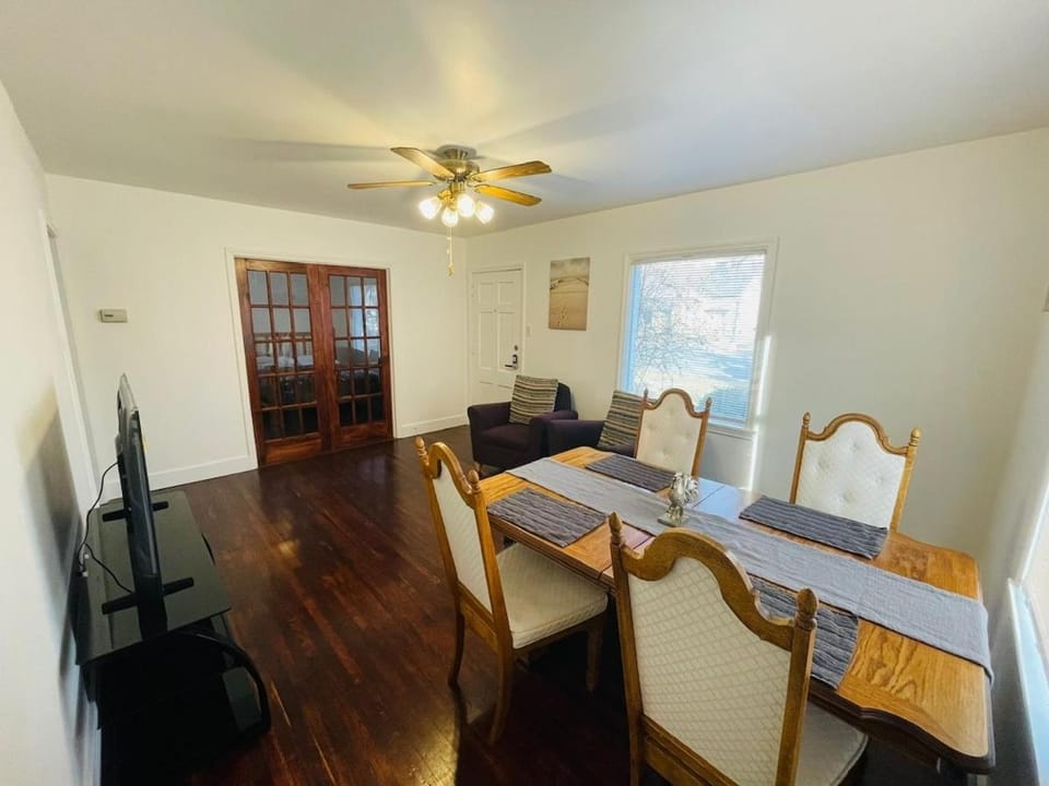 Comfortable 2BR Upper-Level Home in Sugarhouse Apartment in Salt Lake City