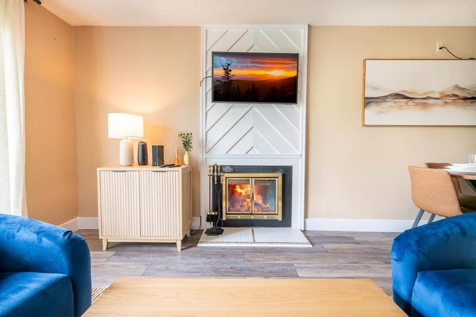 The Cub Bluff ~ Swim Year-Round-Cozy Smoky Mtn Condo in Gatlinburg Apartment in Gatlinburg