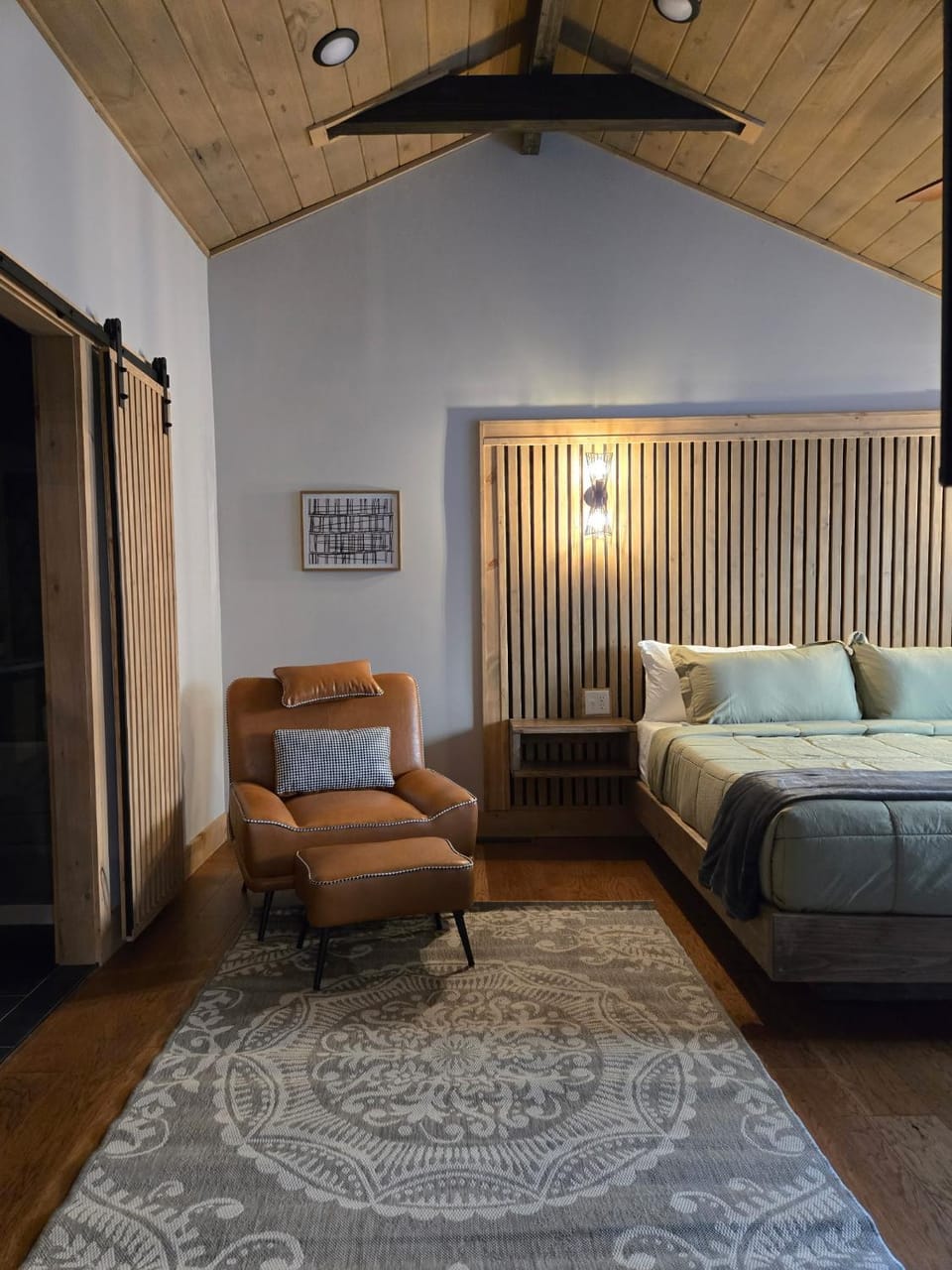 Brookside Serenity: 2 King Suites – Easy Access – Near Dollywood House in Sevier County