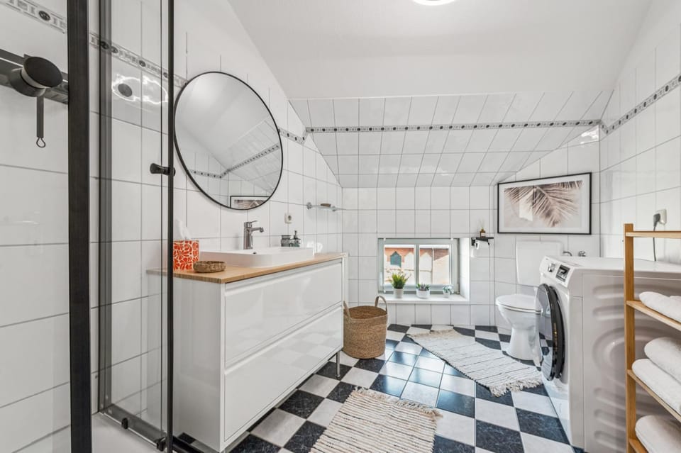 Shower, Bathroom, towels, washing machine