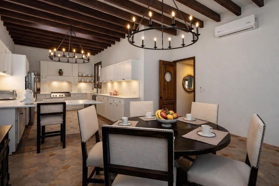 Seating area, kitchen