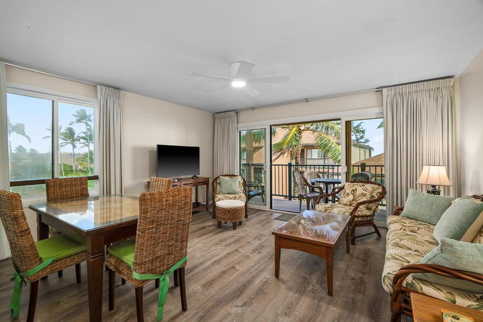 Day, TV and multimedia, Balcony/Terrace, Living room, Seating area, Dining area, furniture