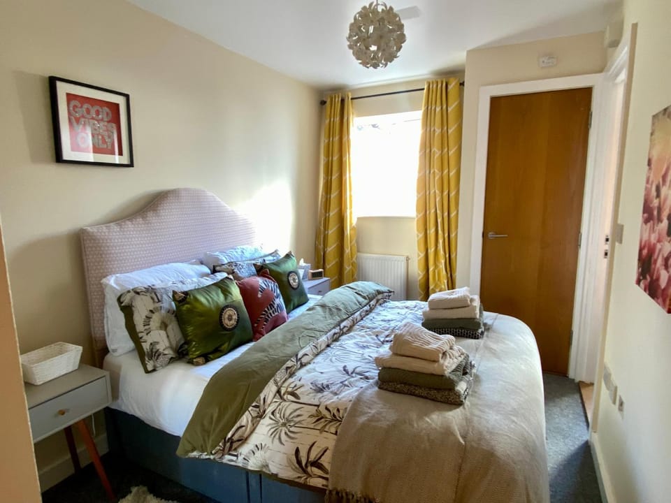 Central Southsea Duplex Apartment 2BR Parking Dogs Apartment in Portsmouth