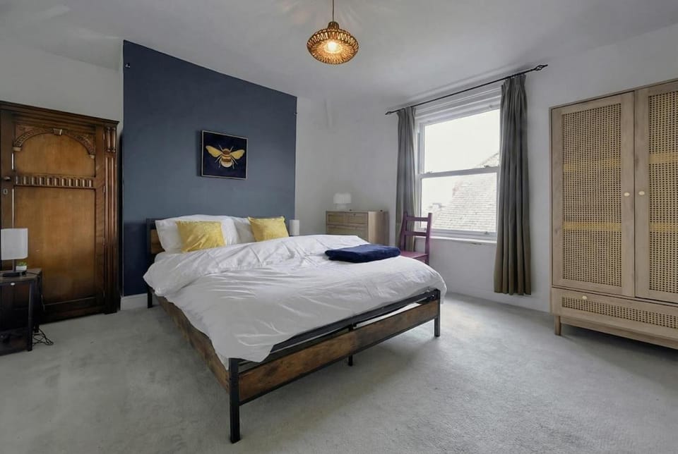 Bed, Bedroom, wardrobe