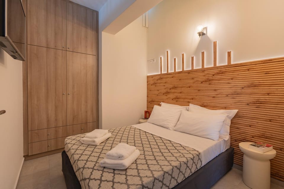 Photo of the whole room, Bedroom, wardrobe