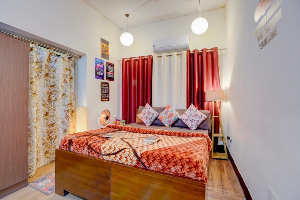 Photo of the whole room, Bedroom, air conditioner