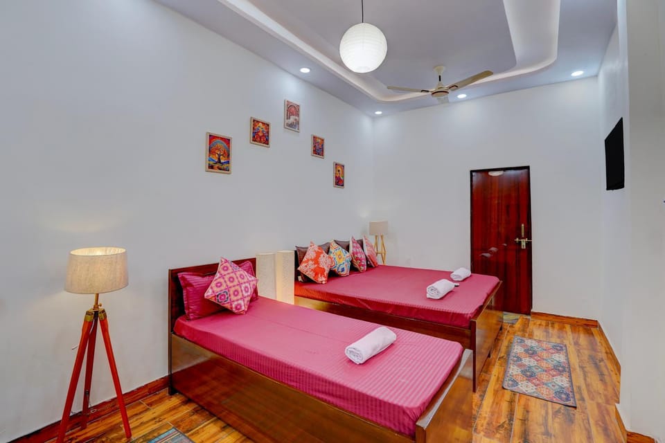 TV and multimedia, Photo of the whole room, Seating area, Dining area, Bedroom, air conditioner