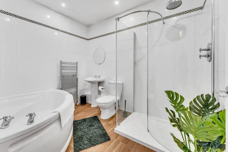 Shower, Toilet, Bathroom, Bath, heating, towels