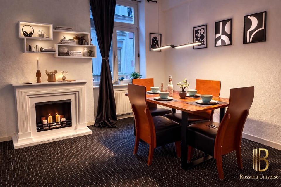 Dining area, fireplace