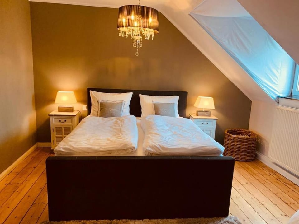 Ferienhaus für 8 Pers mit 4 Apartments, 2xSauna, Dampfbad, Dachterrasse, Weinkeller, 1A-Lage House in Rhineland-Palatinate