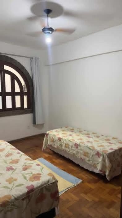 Ap de frente para praia Alugo o Quarto e banheiro privado Obs Cozinha, sala, área de serviço e varanda compartilhada Apartment in Vitoria