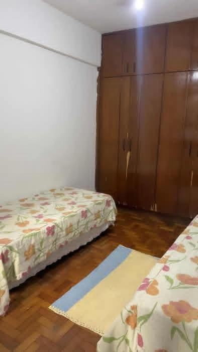 Ap de frente para praia Alugo o Quarto e banheiro privado Obs Cozinha, sala, área de serviço e varanda compartilhada Apartment in Vitoria