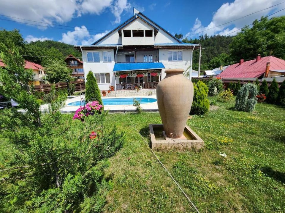 Spring, Day, Garden, Mountain view, Swimming pool