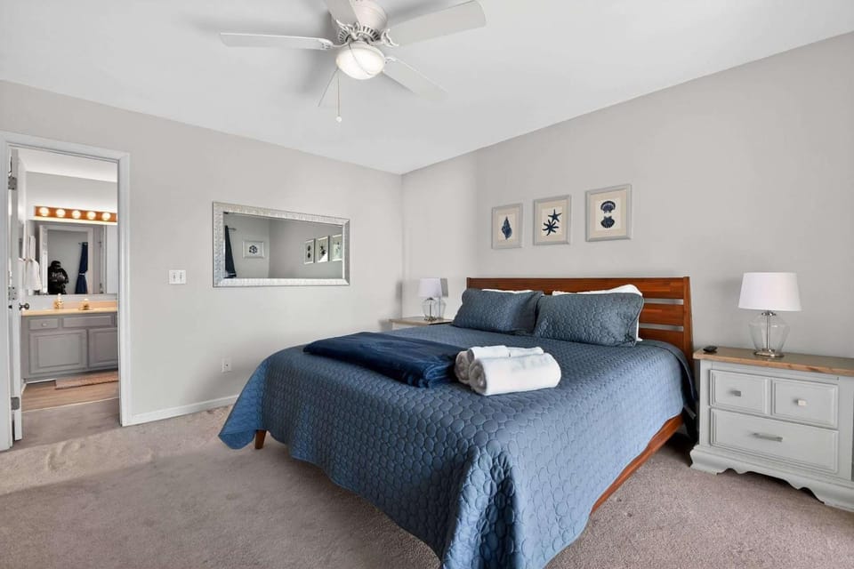 Coastal 4BR Retreat Hot tub Water Views Deck Pet-friendly House in Surf City