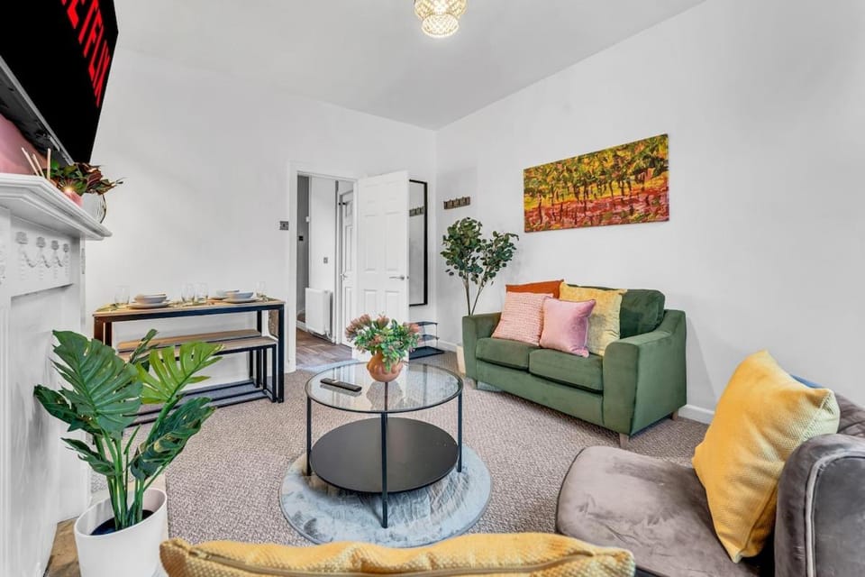 Modern Home Sleeps 3 J10 M65 Nelson Burnley House in Burnley