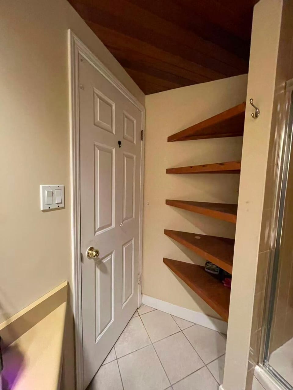 Cozy 1BR Suite Near Kerrisdale Village House in Vancouver