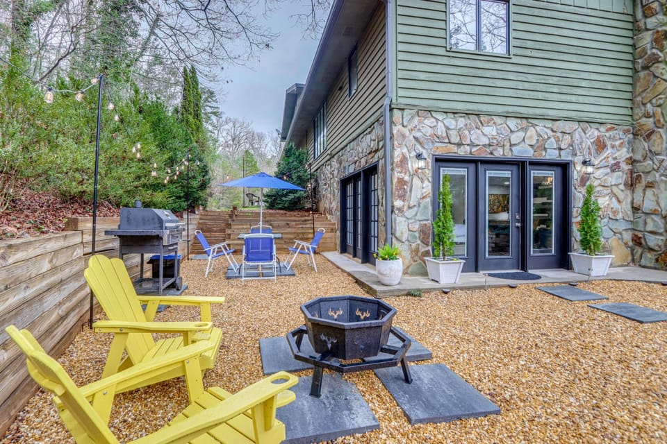 King Studio w/ Yard Near Blue Ridge Apartment in Mineral Bluff