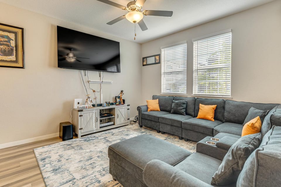 Explore, Shop and Relax! Getaway in West Sacramento House in West Sacramento