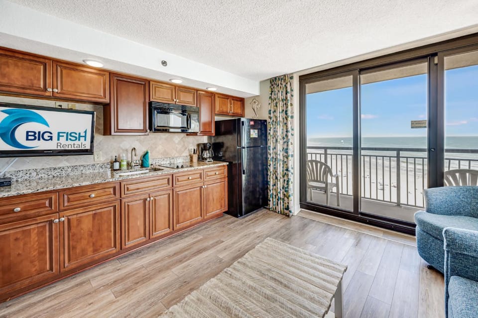 Beautifully Decorated Condo with Amzing Ocean View House in North Myrtle Beach