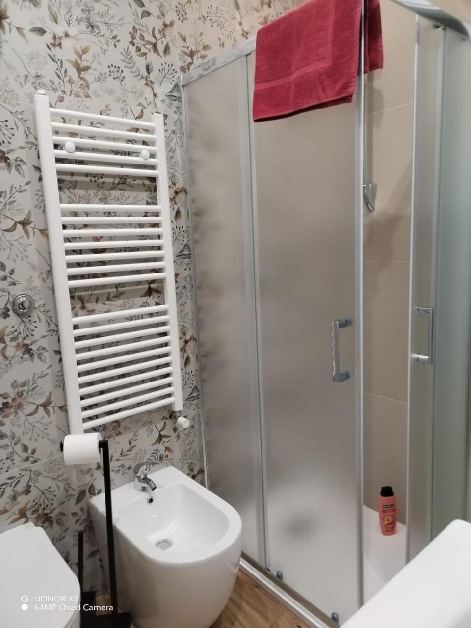 Shower, Toilet, Bathroom, towels