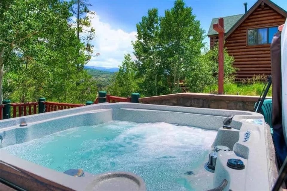 Lincoln Lodge - Hot Tub, Fireplace House in Silverthorne
