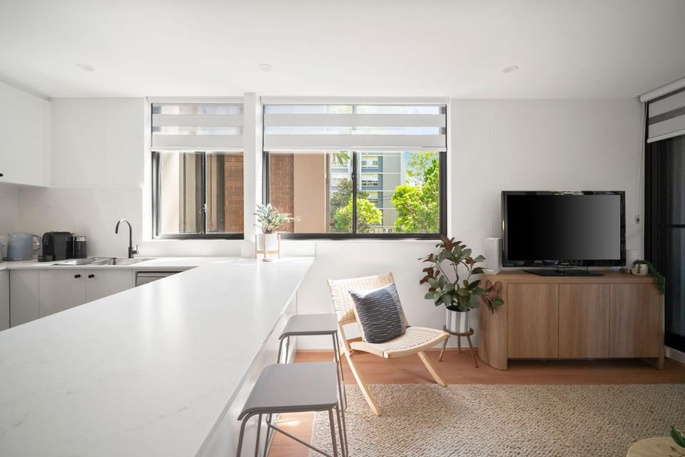TV and multimedia, Kitchen or kitchenette, Dining area, Evening entertainment, oven, stove