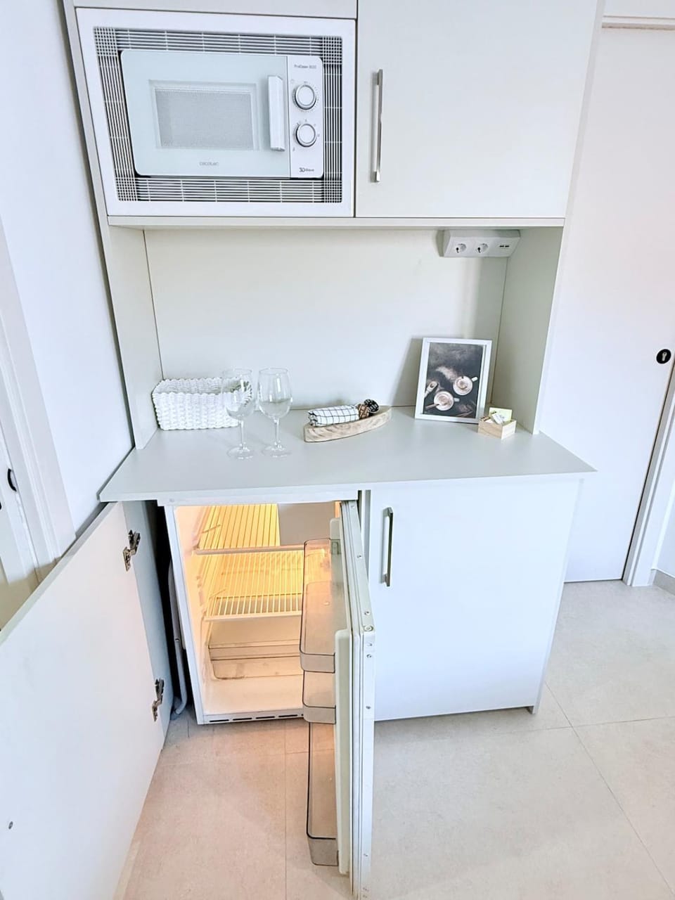 Modern Ensuite Room in Instant House Central Nerja Apartment in Nerja