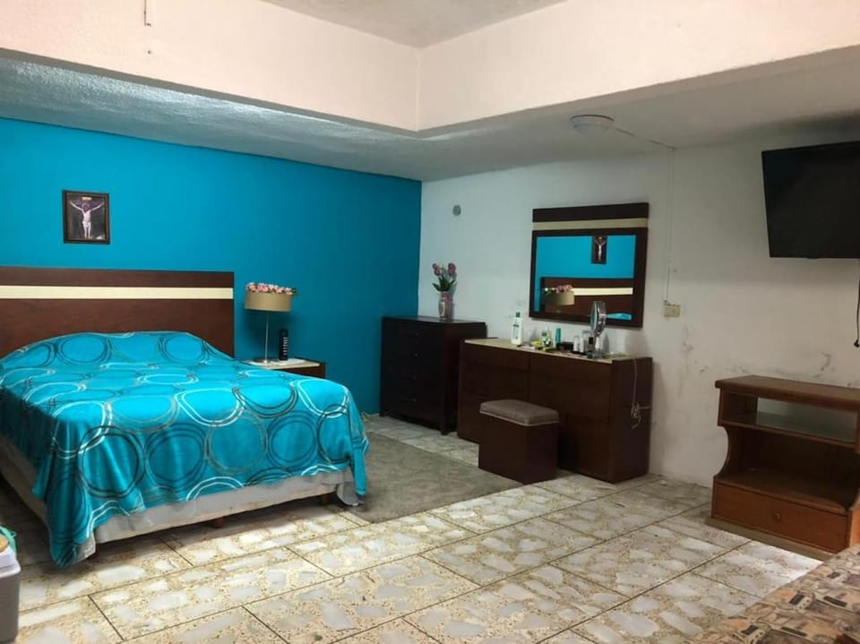 Bed, TV and multimedia, Bedroom
