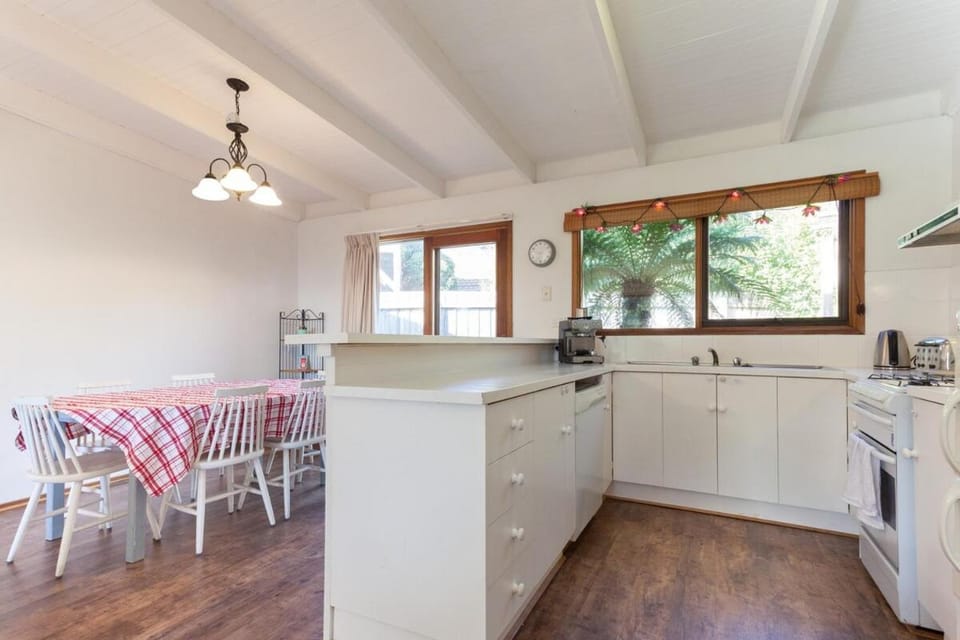 all seasons rosebud, for families and business House in Rosebud